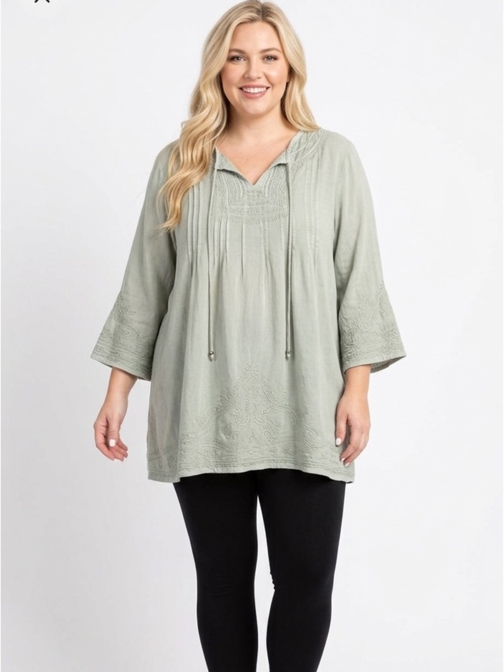 Solitaire Green Tunic top with embroidery details size 1X rayon fabric